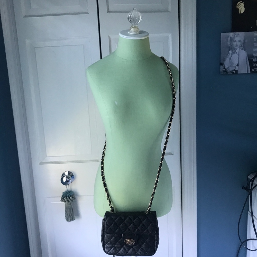 Purse black gold chain